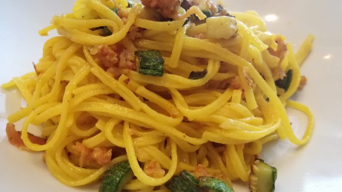 hdr tagliatelle zafferano speck zucchine