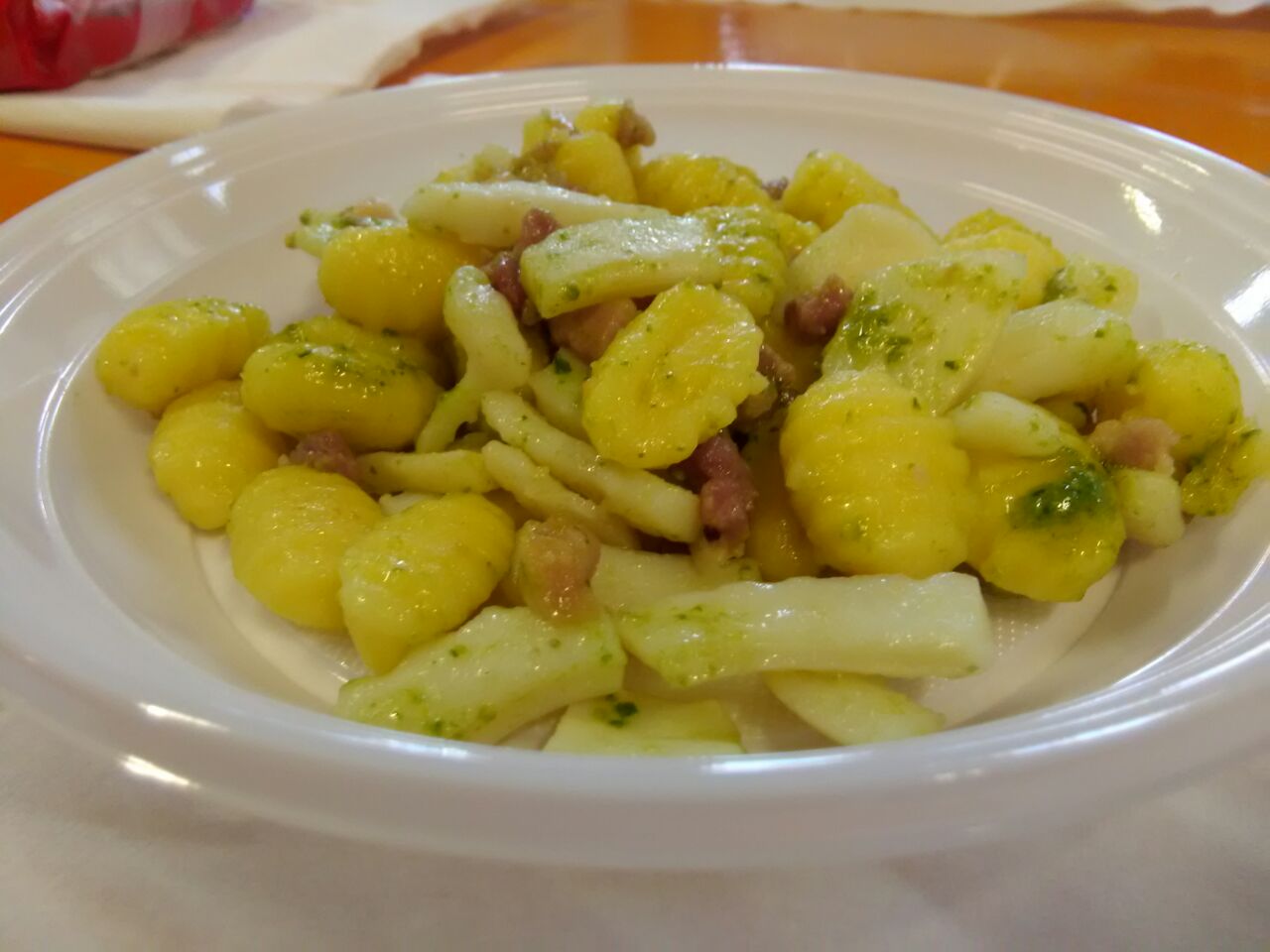 Gnocchi con totani e pancetta